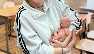 Руководитель отдела по благотворительности провел для студентов техникума занятие о начале человеческой жизни