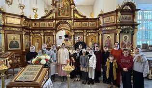 Дети из хора «Царский сад» пели за Божественной Литургией в кафедральном храме в честь Иверской иконы Божией Матери г. Алатырь.