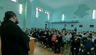 «Пути богопознания»: в гости к школьникам пришли священники