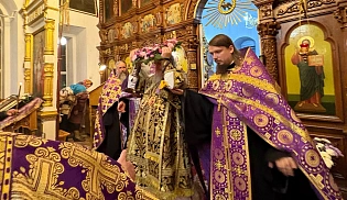 Епископ Алатырский и Батыревский Феодосий возглавил Престольные торжества в храме Воздвижения Креста Господня города Алатырь
