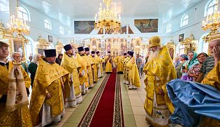Управляющий Алатырской епархией в пятую Неделю по Пятидесятнице сослужил митрополиту Чебоксарскому и Чувашскому Савватию за Божественной Литургией в кафедральном храме святителя Николая Чудотворца города Канаш