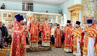 Епископ Алатырский и Порецкий Феодосий в Светлую субботу сослужил епископу Канашскому и Беловолжскому на Божественной Литургии в храме иконы Божией Матери "Всех скорбящих Радость" города Канаш