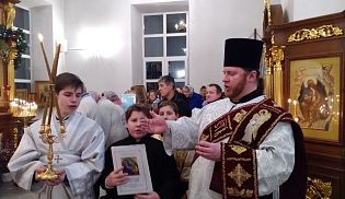Епископ Алатырский и Порецкий Феодосий в праздник Рождества Христова совершил ночную Божественную Литургию в кафедральном храме в честь Иверской иконы Божией Матери города Алатырь