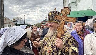 Епископ Алатырский и Батыревский Феодосий возглавил Престольные торжества в храме Воздвижения Креста Господня города Алатырь