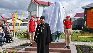 Благочинный Батыревского благочиния принял участие в торжественном открытии памятника Детям войны