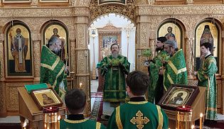 Епископ Алатырский и Порецкий Феодосий в День Святого Духа совершил Божественную Литургию в Киево-Николаевском Новодевичьем монастыре города Алатырь
