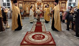 Управляющий Алатырской епархией в Неделю 25-ю по Пятидесятнице совершил Божественную Литургию в кафедральном храме в честь Иверской иконы Божией Матери города Алатырь