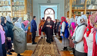 Епископ Алатырский и Порецкий Феодосий в Светлую субботу сослужил епископу Канашскому и Беловолжскому на Божественной Литургии в храме иконы Божией Матери "Всех скорбящих Радость" города Канаш