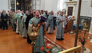 Епископ Алатырский и Порецкий Феодосий в праздник " Тихвинской" иконы Божией Матери возглавил Престольные торжества в Богоявленском храме села Козловка