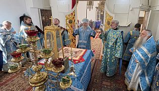 Управляющий Алатырской епархией в праздник в честь Тихвинской иконы Божией Матери возглавил Престольные торжества в Богоявленском храме села Козловка