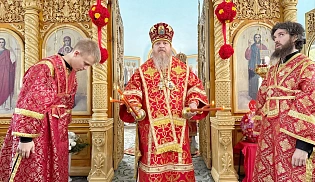 Епископ Алатырский и Порецкий Феодосий в Светлую субботу сослужил епископу Канашскому и Беловолжскому на Божественной Литургии в храме иконы Божией Матери "Всех скорбящих Радость" города Канаш