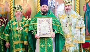 Епископ Алатырский и Порецкий Феодосий сослужил за Божественной литургией митрополиту Чебоксарскому и Чувашскому Савватию в храме честь святого благоверного князя Александра Невского села Батырево