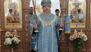 Епископ Алатырский и Порецкий Феодосий в праздник Казанской иконы Божией Матери возглавил Престольные торжества в Казанском храме города Алатыря