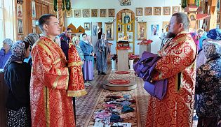 Епископ Алатырский и Порецкий Феодосий в праздник святого апостола Иоанна Богослова совершил Божественную Литургию в храме в честь святителя Николая Чудотворца села Чепкас-Никольское