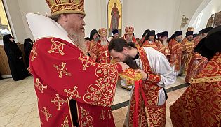 Управляющий Алатырской епархией в день тезоименитства совершил праздничную Божественную Литургию в Свято-Троицком мужском монастыре города Алатырь 