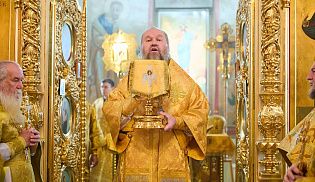 Епископ Алатырский и Порецкий Феодосий в в Неделю 19-ю по Пятидесятнице сослужил за Божественной литургией митрополиту Чебоксарскому и Чувашскому Савватию в храме в честь Казанской иконы Божией Матери города Козловка