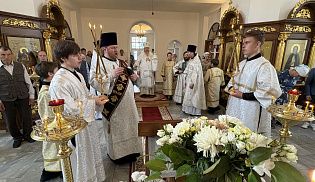 Управляющий Алатырской епархией в Неделю святых отцов I Вселенского Собора совершил Божественную Литургию в Иверском кафедральном храме города Алатырь