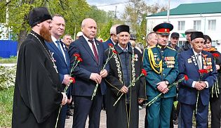 Благочинный Батыревского благочиния принял участие в торжественном открытии памятника Детям войны