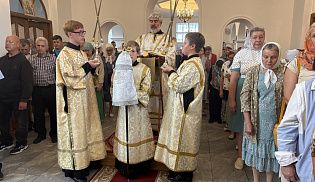 Епископ Алатырский и Батыревский Феодосий в праздник Преображения Господня совершил Божественную Литургию в Иверском кафедральном храме города Алатырь