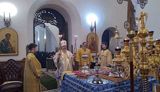 Епископ Алатырский и Порецкий Феодосий в Неделю 26-ю по Пятидесятнице совершил Божественную Литургию в кафедральном храме в Свято-Троицком мужском монастыре города Алатырь