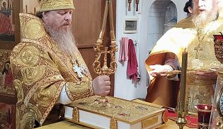 Управляющий Алатырской епархией в день памяти святых апостолов Петра и Павла совершил Божественную Литургию в кафедральном храме в честь Иверской иконы Божией Матери города Алатырь