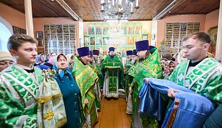 Епископ Алатырский и Порецкий Феодосий сослужил за Божественной литургией митрополиту Чебоксарскому и Чувашскому Савватию в храме честь святого благоверного князя Александра Невского села Батырево