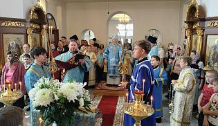 Епископ Алатырский и Порецкий Феодосий в 12-ю Неделю по Пятидесятнице совершил Божественную Литургию в кафедральном храме в честь Иверской иконы Божией Матери города Алатырь