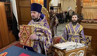 Епископ Алатырский и Порецкий Феодосий в Неделю Торжества Православия совершил Божественную Литургию в Иверском кафедральном храме города Алатырь