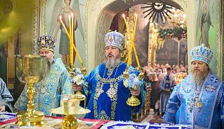 Епископ Алатырский и Порецкий Феодосий сослужил за Божественной литургией митрополиту Чебоксарскому и Чувашскому Савватию в Престольный праздник кафедрального собора в честь Введения во храм Пресвятой Богородицы города Чебоксары