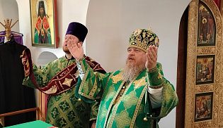 Епископ Алатырский и Порецкий Феодосий в День Святого Духа совершил Божественную Литургию в Киево-Николаевском Новодевичьем монастыре города Алатырь