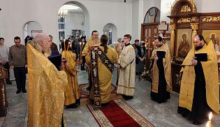 Управляющий Алатырской епархией в Неделю 29-ю по Пятидесятнице совершил Божественную Литургию в кафедральном храме в честь Иверской иконы Божией Матери города Алатырь