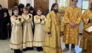 Управляющий Алатырской епархией в день кончины схиигумении Елизаветы, бывшей настоятельницы Киево-Николаевского монастыря, совершил Божественную Литургию в Киево-Николаевском Новодевичьем монастыре города Алатырь