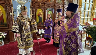 Епископ Алатырский и Батыревский Феодосий возглавил Престольные торжества в храме Воздвижения Креста Господня города Алатырь