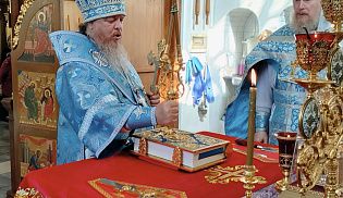 Епископ Алатырский и Порецкий Феодосий в 12-ю Неделю по Пятидесятнице совершил Божественную Литургию в кафедральном храме в честь Иверской иконы Божией Матери города Алатырь