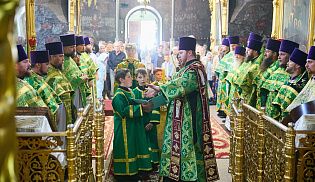 В день тезоименитства главы Чувашской митрополии управляющий Алатырской епархией сослужил за Божественной литургией в Введенском кафедральном соборе города Чебоксары митрополиту Чебоксарскому и Чувашскому Савватию