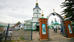 Управляющий Алатырской епархией в пятую Неделю по Пятидесятнице сослужил митрополиту Чебоксарскому и Чувашскому Савватию за Божественной Литургией в кафедральном храме святителя Николая Чудотворца города Канаш