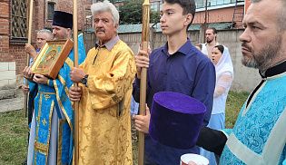 Епископ Алатырский и Порецкий Феодосий в праздник Казанской иконы Божией Матери возглавил Престольные торжества в Казанском храме города Алатыря