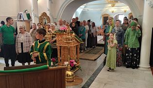 Епископ Алатырский и Порецкий Феодосий в День Святого Духа совершил Божественную Литургию в Киево-Николаевском Новодевичьем монастыре города Алатырь