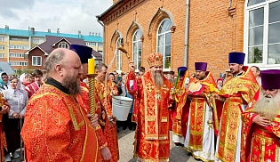 Епископ Алатырский и Порецкий Феодосий в Светлую субботу сослужил епископу Канашскому и Беловолжскому на Божественной Литургии в храме иконы Божией Матери "Всех скорбящих Радость" города Канаш