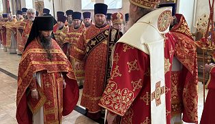 Управляющий Алатырской епархией в день тезоименитства совершил праздничную Божественную Литургию в Свято-Троицком мужском монастыре города Алатырь 