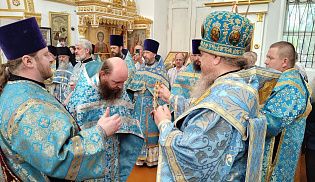 Епископ Алатырский и Порецкий Феодосий в праздник " Тихвинской" иконы Божией Матери возглавил Престольные торжества в Богоявленском храме села Козловка