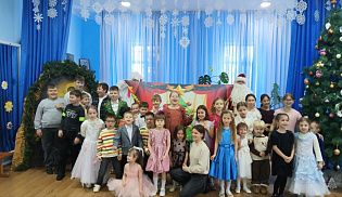 Рождественская елка в Иверском кафедральном храме города Алатырь