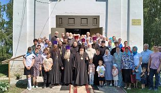 Епископ Алатырский и Порецкий Феодосий в праздник " Тихвинской" иконы Божией Матери возглавил Престольные торжества в Богоявленском храме села Козловка