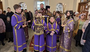 Епископ Алатырский и Порецкий Феодосий в Неделю Торжества Православия совершил Божественную Литургию в Иверском кафедральном храме города Алатырь