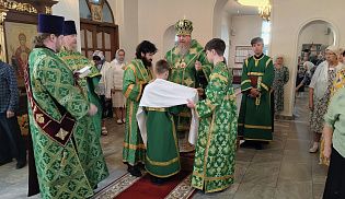 Епископ Алатырский и Порецкий Феодосий в праздник преподобного Серафима Саровского совершил Божественную Литургию в кафедральном храме в честь Иверской иконы Божией Матери города Алатырь