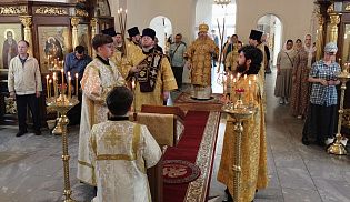 Епископ Алатырский и Порецкий Феодосий в четвертую Неделю по Пятидесятнице совершил Божественную Литургию в кафедральном храме в честь Иверской иконы Божией Матери города Алатырь