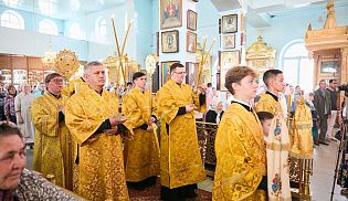 Управляющий Алатырской епархией в пятую Неделю по Пятидесятнице сослужил митрополиту Чебоксарскому и Чувашскому Савватию за Божественной Литургией в кафедральном храме святителя Николая Чудотворца города Канаш