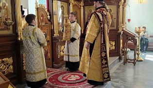 Епископ Алатырский и Порецкий Феодосий в восьмую Неделю по Пятидесятнице совершил Божественную Литургию в в кафедральном храме в честь Иверской иконы Божией Матери города Алатырь