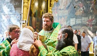 В день тезоименитства главы Чувашской митрополии управляющий Алатырской епархией сослужил за Божественной литургией в Введенском кафедральном соборе города Чебоксары митрополиту Чебоксарскому и Чувашскому Савватию