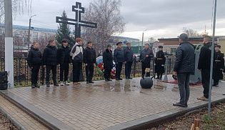 Настоятель кафедрального храма принял участие в праздновании Дня Морской пехоты в Алатыре